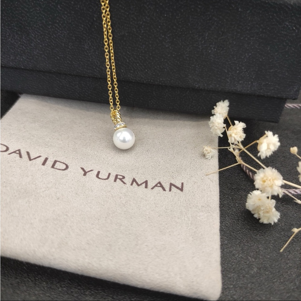 David Yurman Gold Pearl Pendant Necklace - White Pearl on Gold Chain